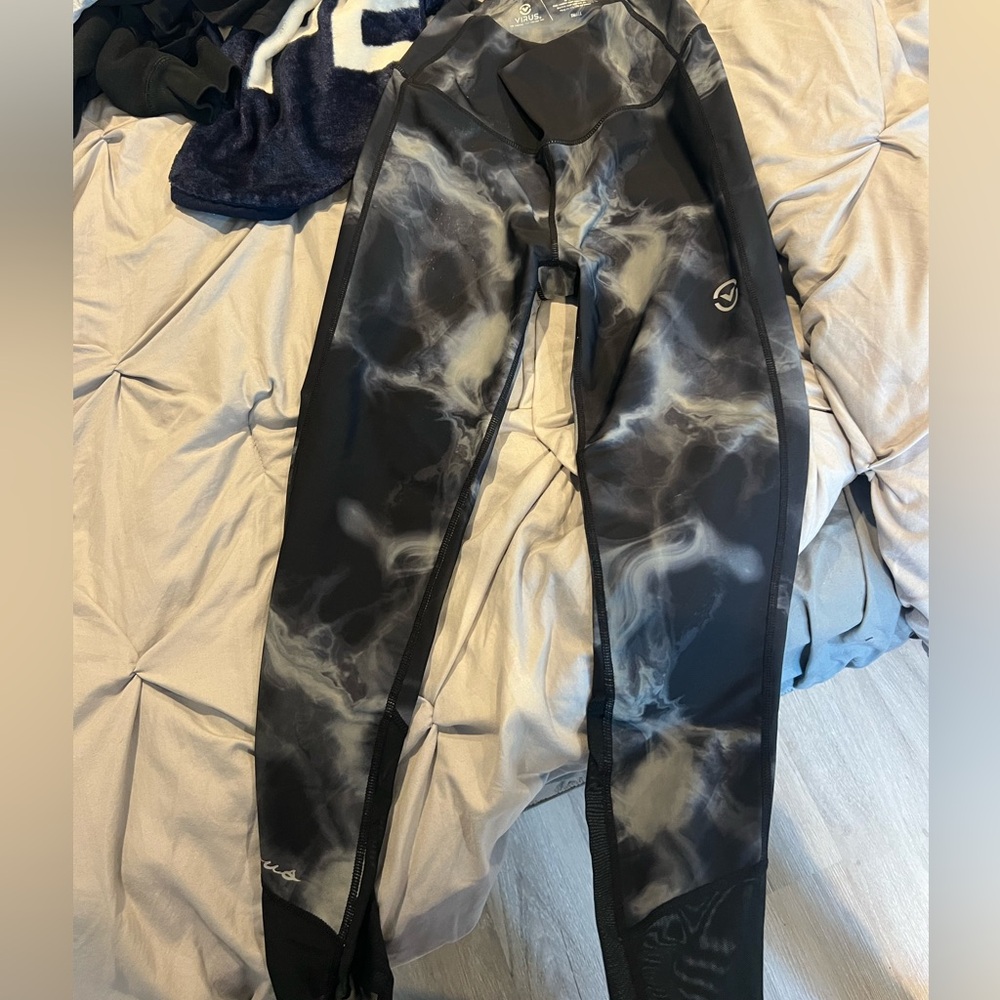 virus leggings